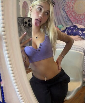 Sexydumbblonde image