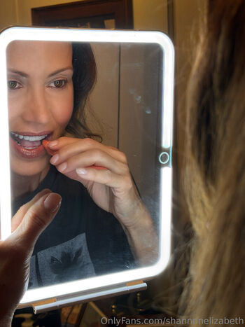 Shannon elizabeth page 3 image