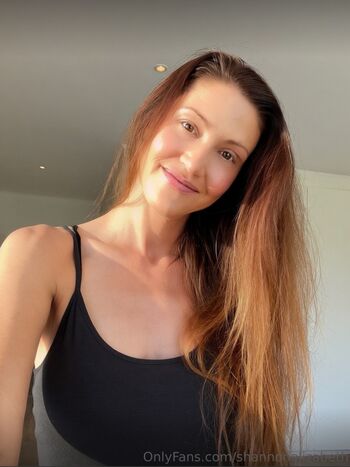 Shannon elizabeth page 3 image