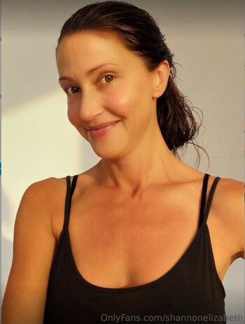 Shannon elizabeth page 2 image