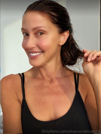 Shannon elizabeth page 2 image