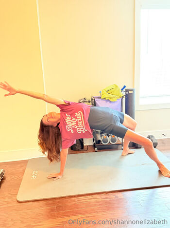 Shannon elizabeth page 2 image