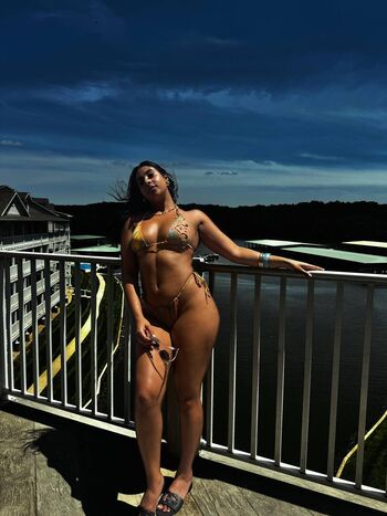 Shantall herrera image