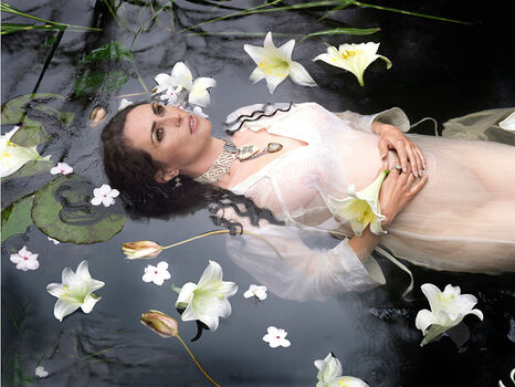 Sharon den adel image