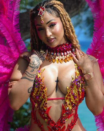 Shenseea image