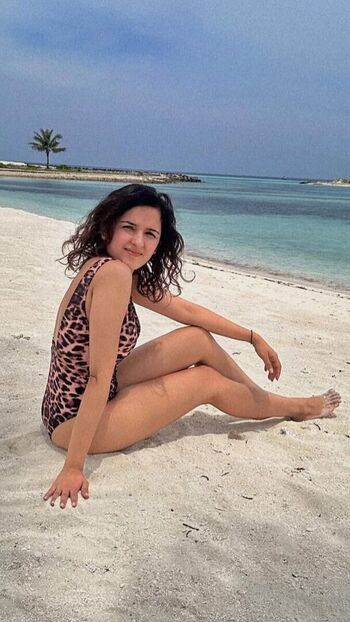 Shirley setia image