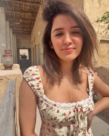 Shirley setia image