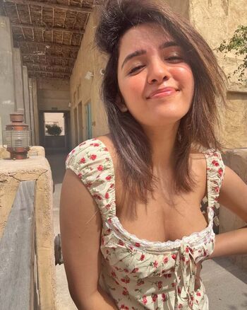 Shirley setia image