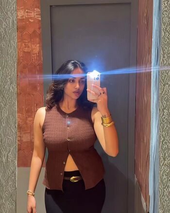 Shreya vishakant image