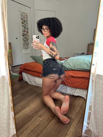 Shweetnlow1 page 2 image