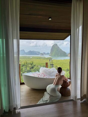 Si young image