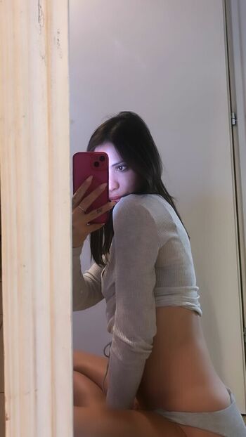 Silvia insogna image