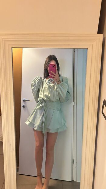 Silvia insogna image