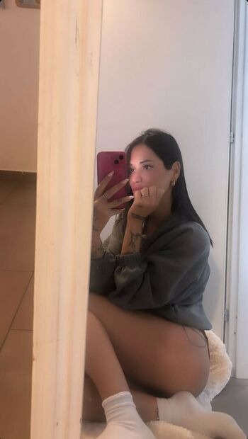 Silvia insogna image