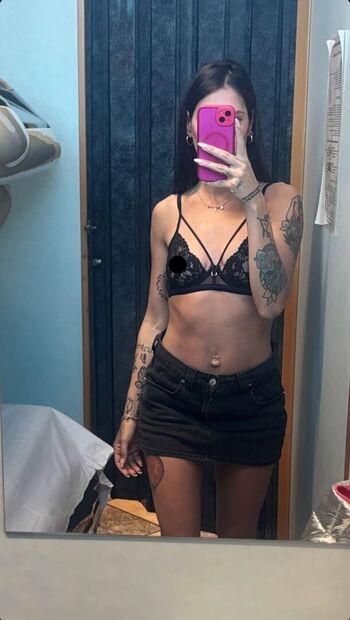 Silvia insogna image