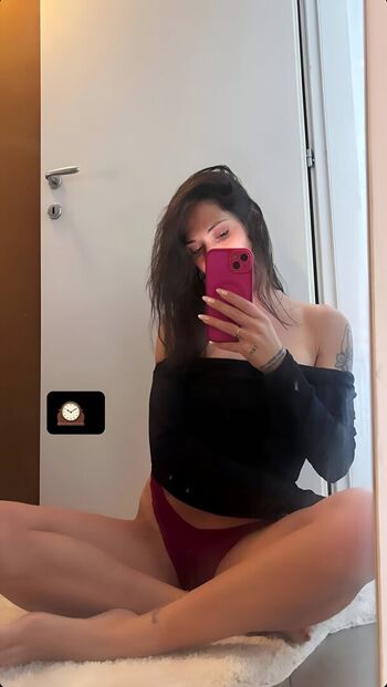 Silvia insogna image