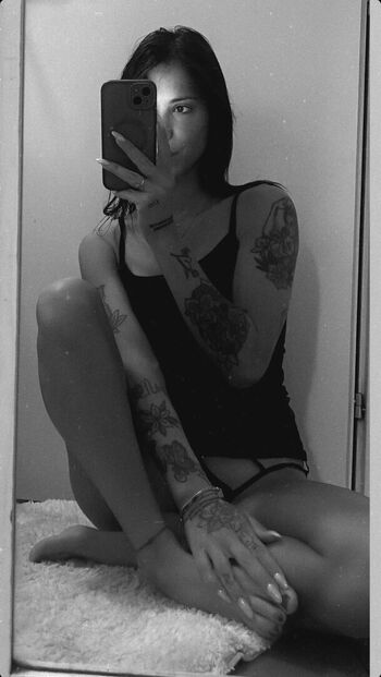 Silvia insogna image