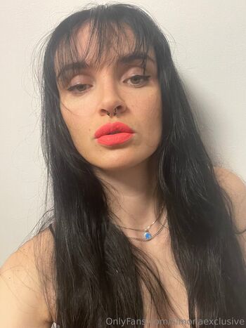 Simonaexclusive image