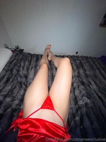 Simonaexclusive image