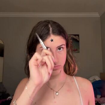 Simone leighton image