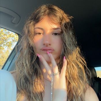 Simone leighton image