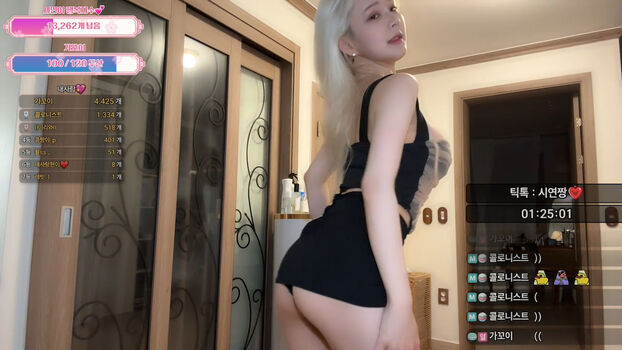 Siyeon image