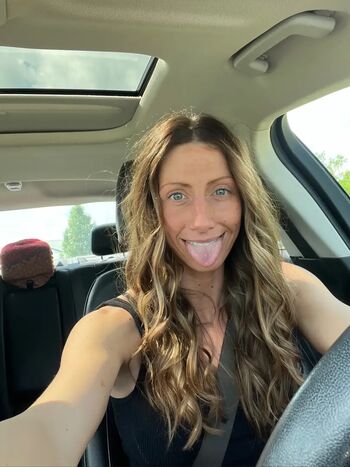 Skyehotwife image