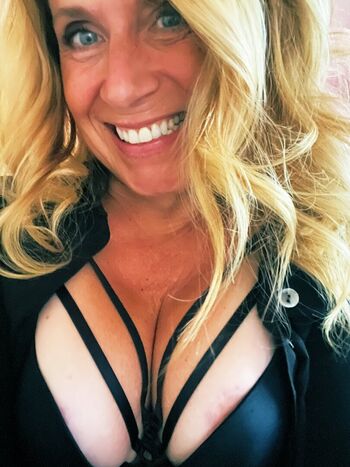 Smilingblonde image