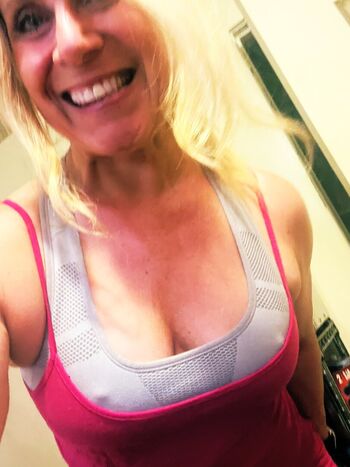 Smilingblonde image