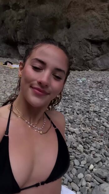 Sofie dossi image