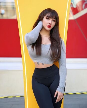 Song yuxin hitomi image