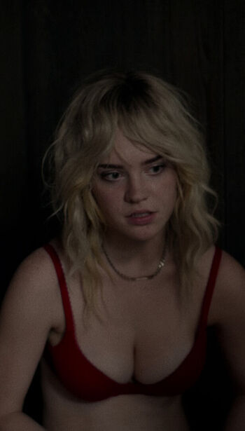 Sophie thatcher image
