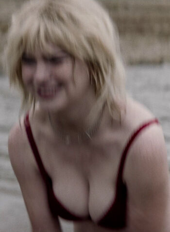 Sophie thatcher image