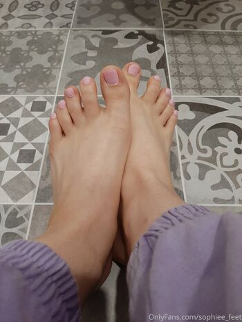 Sophiee feet image