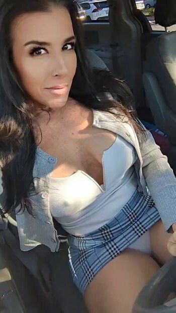 Stefanie the lawyer image