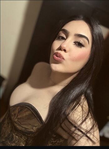 Stefany mendoza image