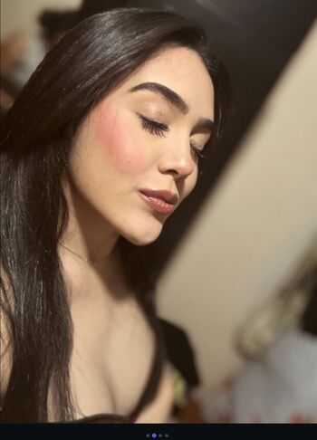 Stefany mendoza image