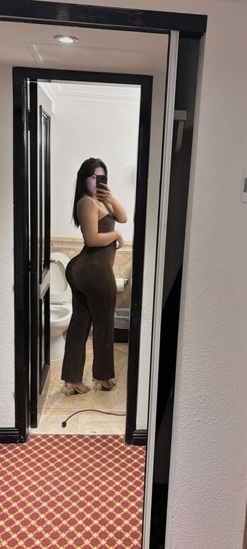 Stefany mendoza image