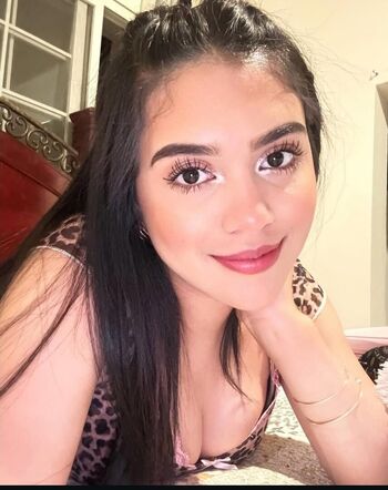 Stefany mendoza image