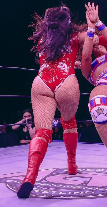 Steph de lander image