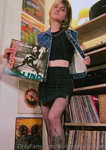 Stoneyghostkitten image