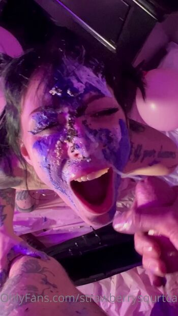 Strawberrysquirtcake image