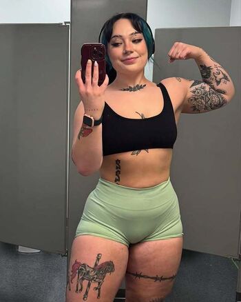 Strong AND Curvy Women