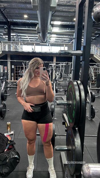 Strong AND Curvy Women