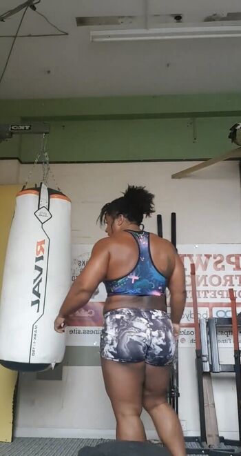 Strongwomen image