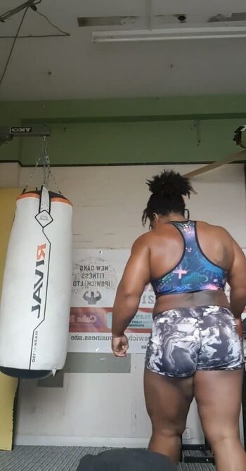 Strongwomen image
