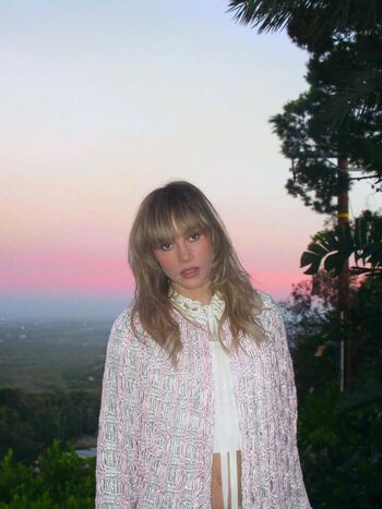 Suki Waterhouse