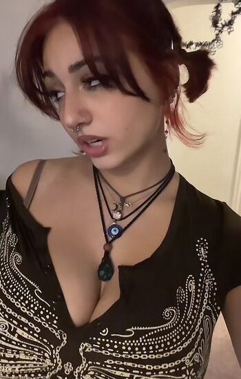 Supersexymysteriousgirl image