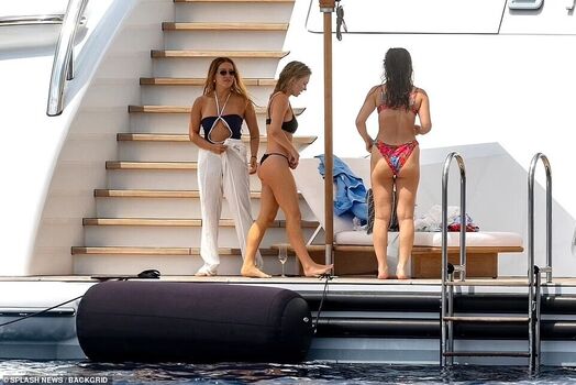 Sydney sweeney 1 page 3 image