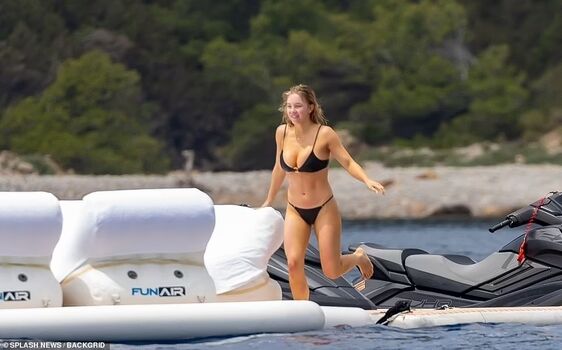 Sydney sweeney 1 page 3 image